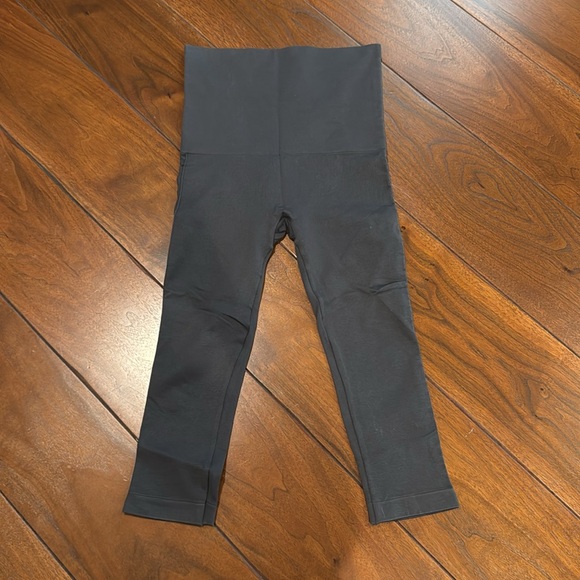 Belly Bandit Mother Tucker Capri Leggings - Steel - Small - Picture 3 of 3